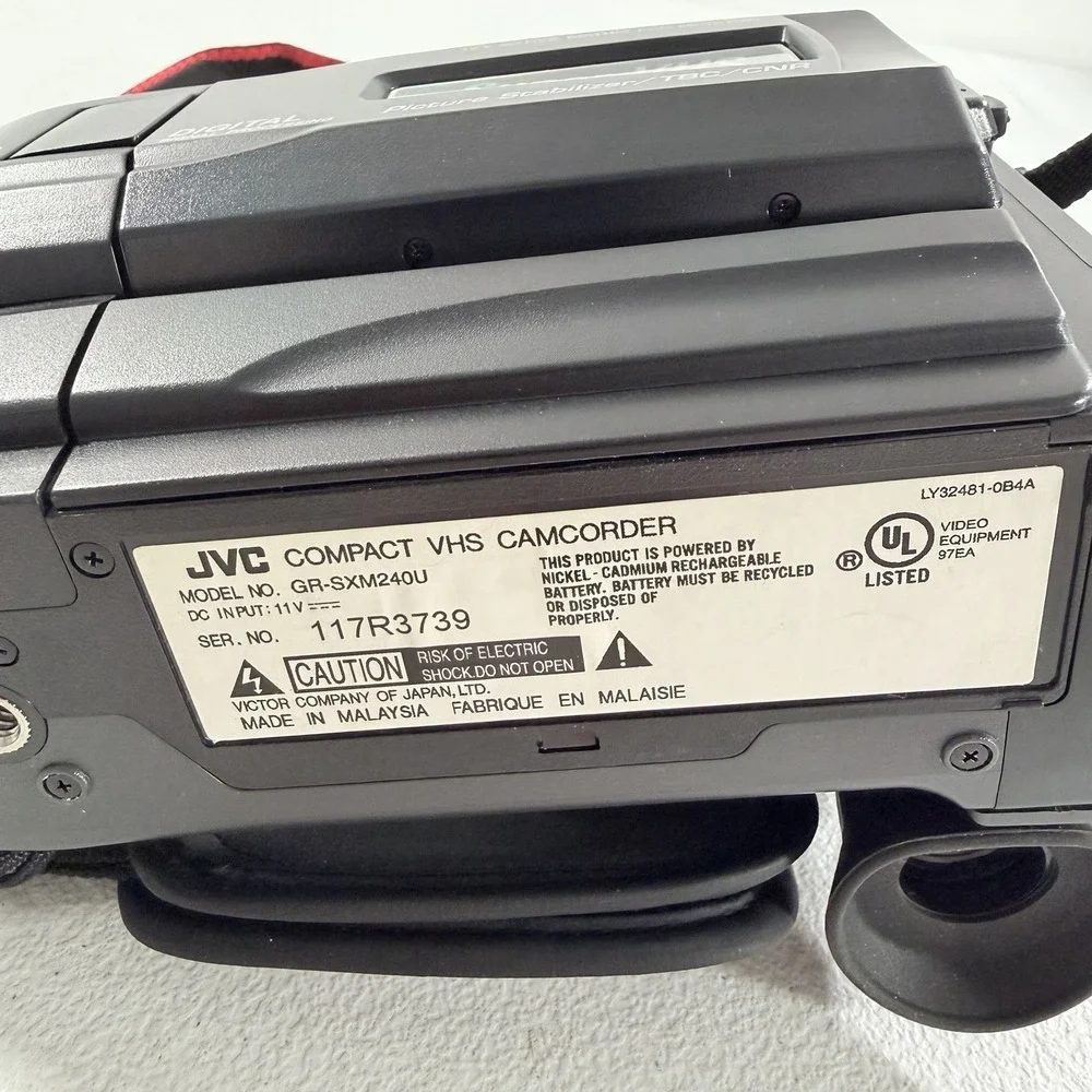 JVC GR-SXM240U Compact VHS-C SVHS-C Super VHS Camcorder AS IS FOR PARTS READ